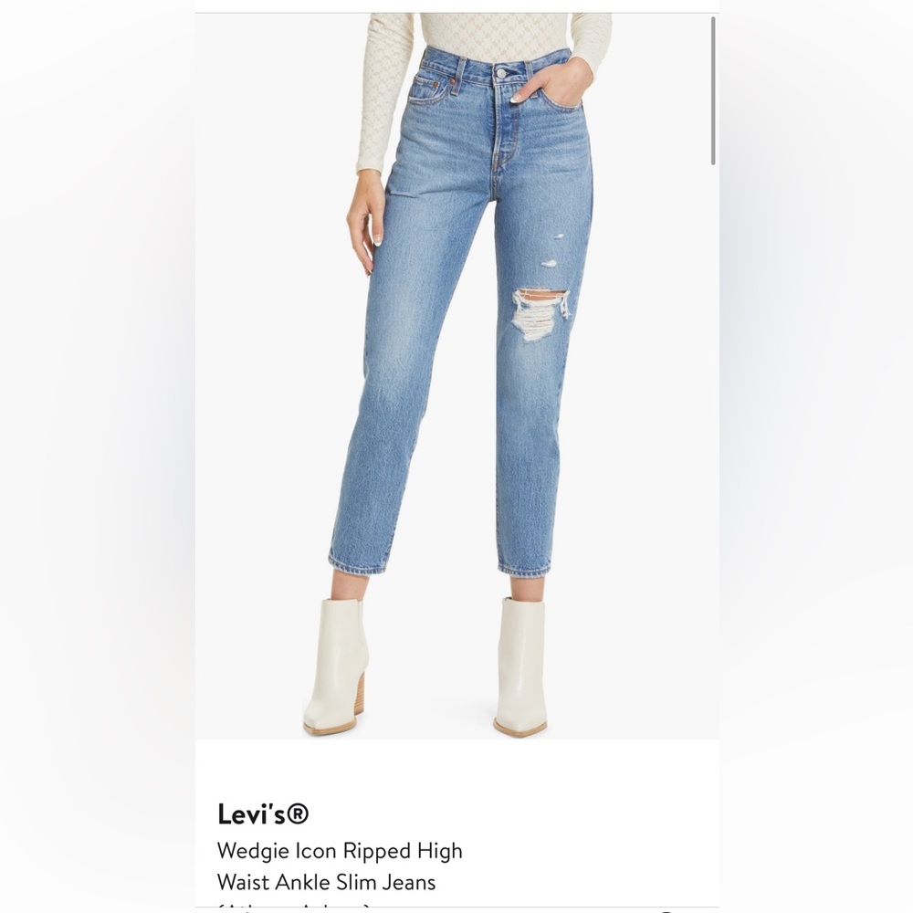 Levi’s Wedgie Icon Jeans in Athens Asleep Wash size 32